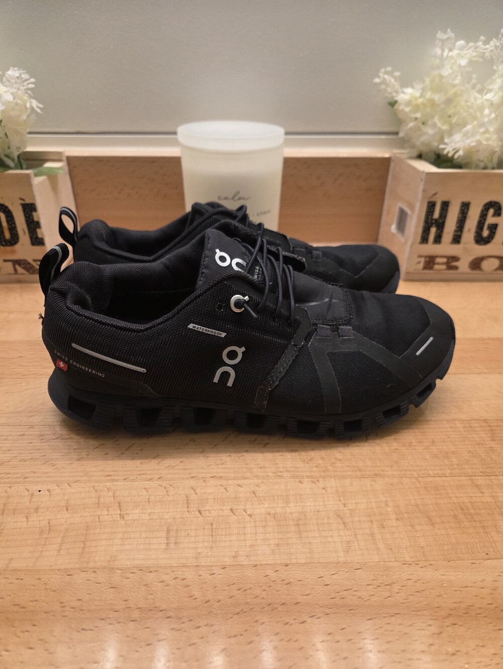 On Cloud 5 Waterproof Sneakers All Black Womens Size 7.5